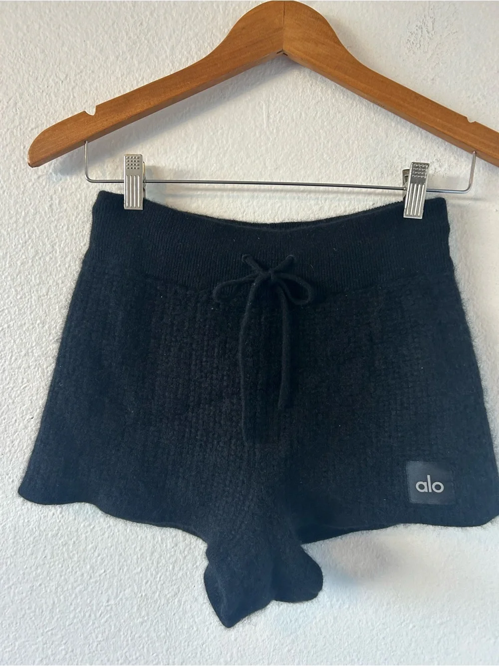 Alo Cashmere High Waist Plush Waffle Shorts in Black Size XS